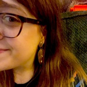 Meet your Posher, Abigail